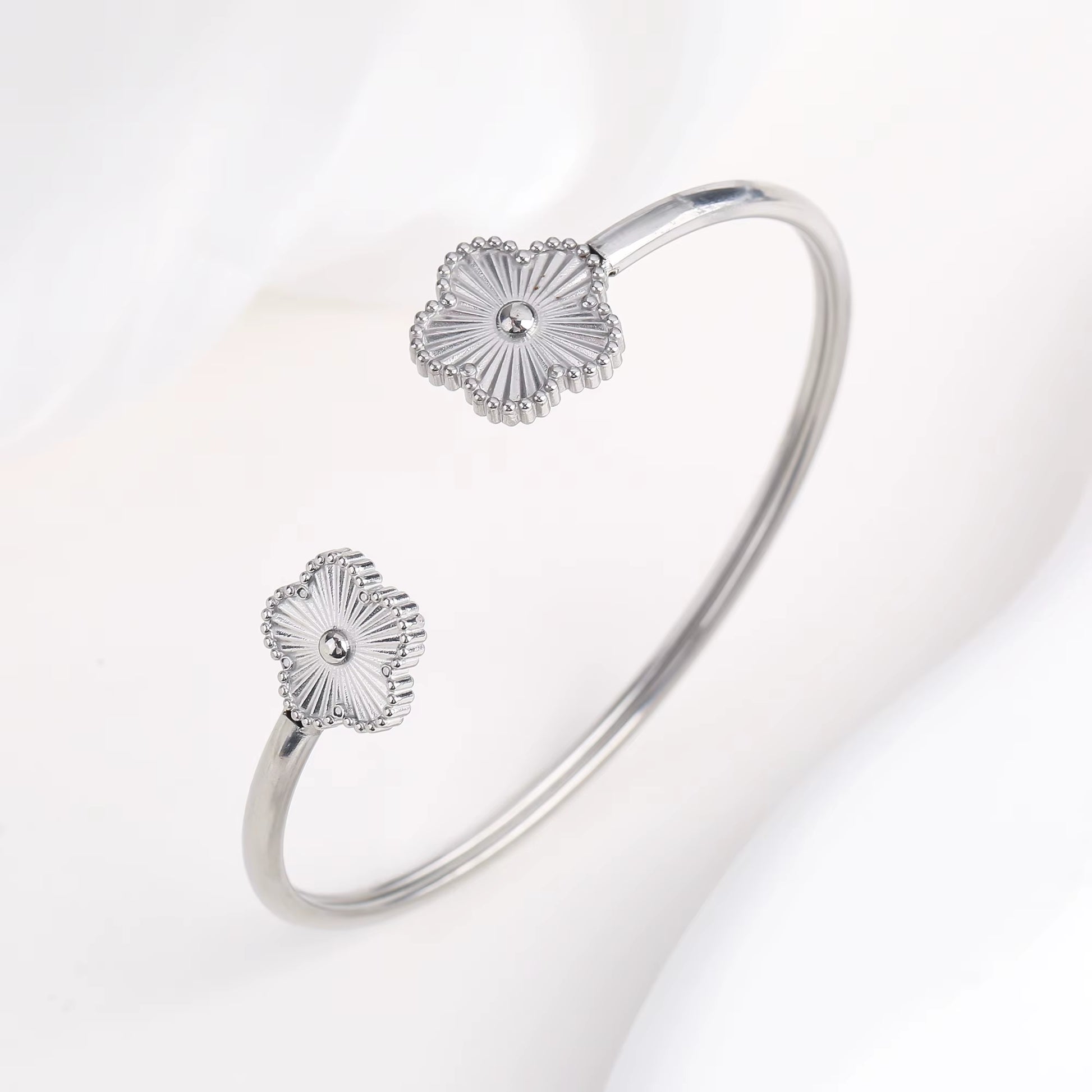 Trend Clover Bracelet for Women Girls 14K Gold Plated Stainless Steel Five Leaf Flower Dainty Lucky Link Bracelets Party Jewelry