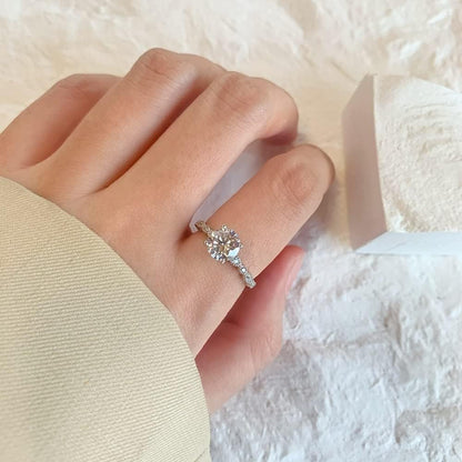 1-1/5 Carat (Ctw) Classic round Engagement Rings for Women Platinum Plated Silver Moissanite Engagement Ring Anniversary Promise Ring