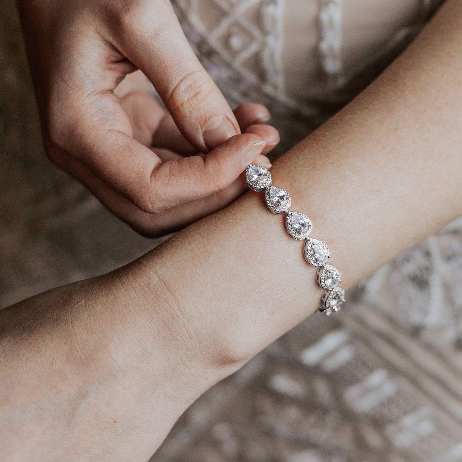 Teardrop Wedding Bridal Bracelets for Brides, Crystal Rhinestone Cubic Zirconia Tennis Bracelets for Women Prom, Bridal Jewelry