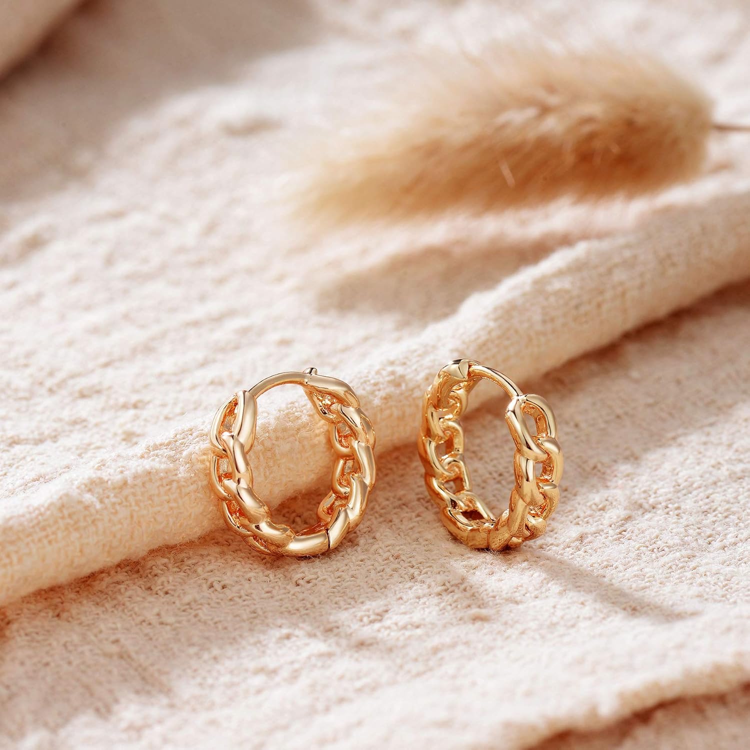 Gold Hoop Earrings for Women 18K Gold Plated Huggie Earrings Handmade Simple Minimalism Hoop Hypoallergenic Earrings for Everyday Jewelry