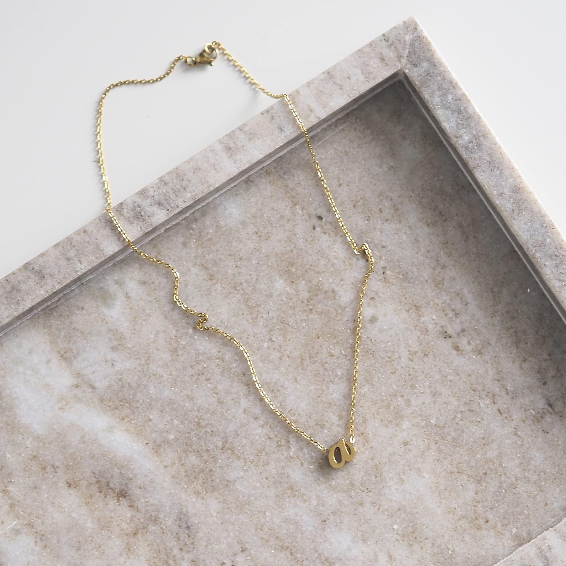 SIGONNA Initial Necklaces for Women 18K Gold Plated Pendant Chain Personalized Letter Necklace a Z Dainty Gold Choker Necklaces Necklaces for Teen Girls Girls Womens Necklaces