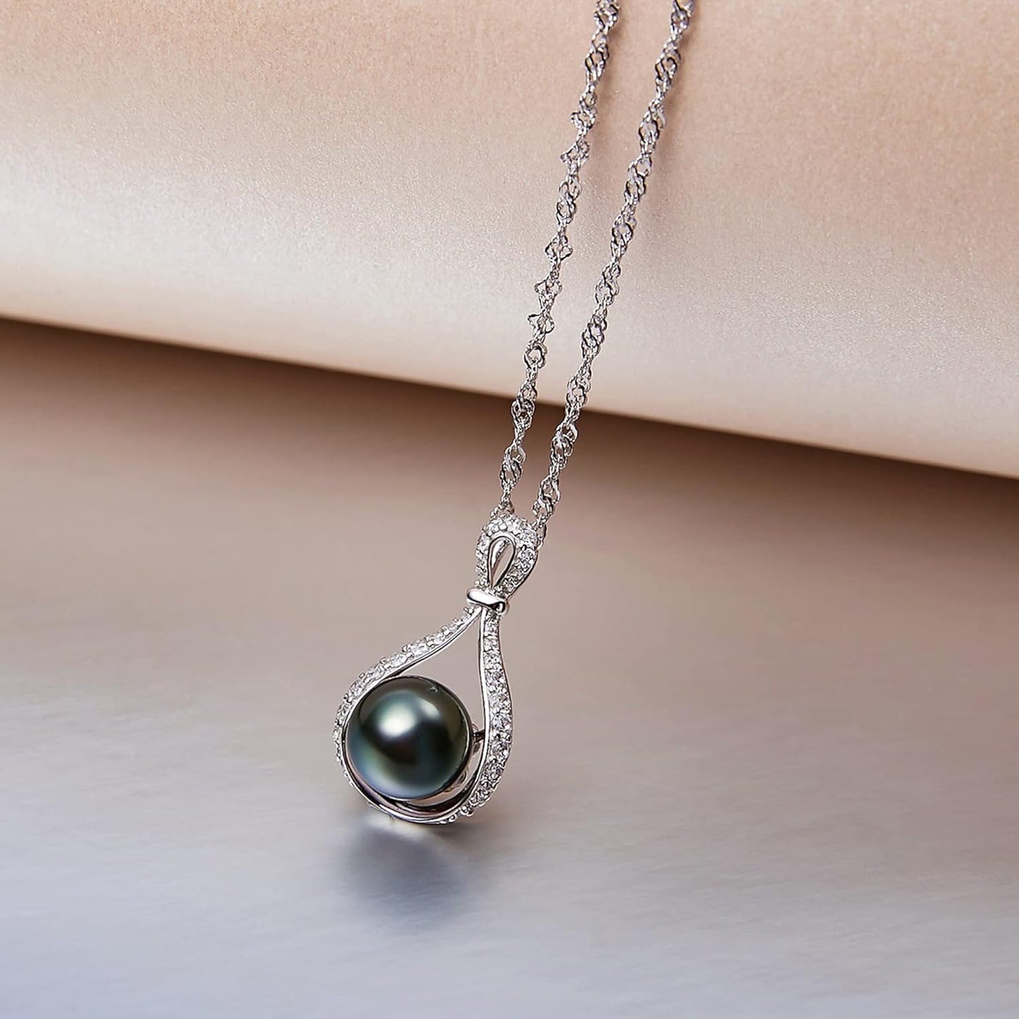 South Sea Cultured Black Pearl Necklace for Women 9-10Mm round AAAA Quality Genuine Tahitian Pearl Emeralds Pendant Necklaces Gift Fot Wife Mom