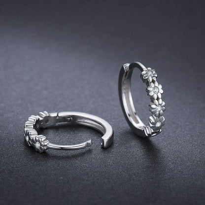 Daisy Hoop Earrings 925 Sterling Silver Lucky Flower Earrings Small Huggie Earrings Daisy Fashion Jewelry Gifts for Women