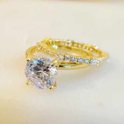 Romantic round Cut Solitaire Ring Set of 2
