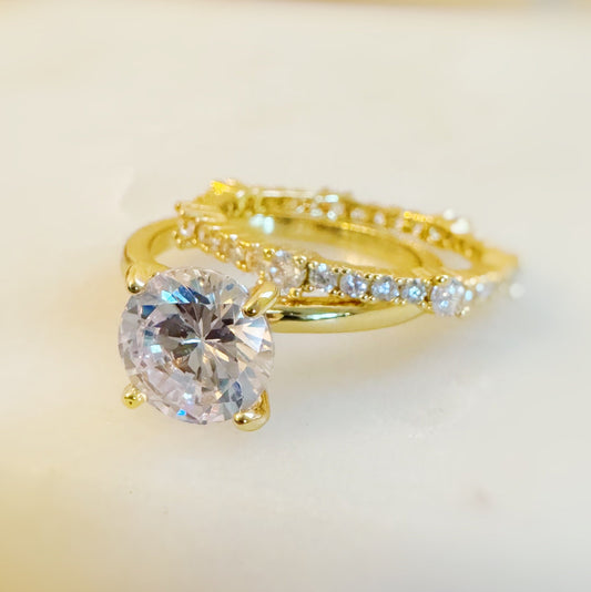 Romantic round Cut Solitaire Ring Set of 2