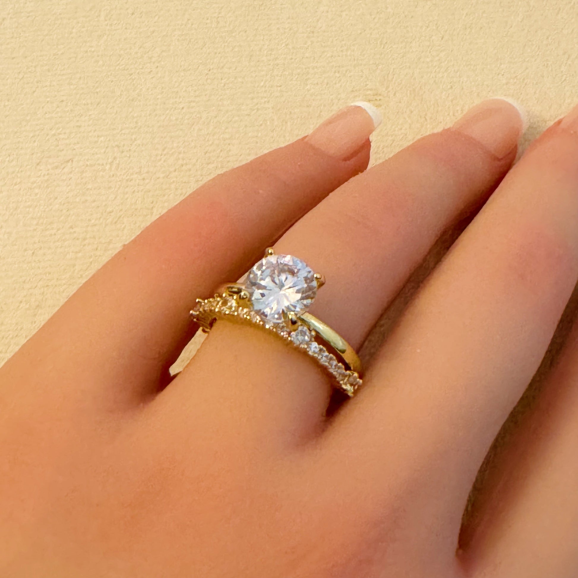 Romantic round Cut Solitaire Ring Set of 2