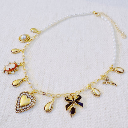 Heart & Cameo Charm Necklace – Romantic Gold Chain with Bow and Vintage-Inspired Details