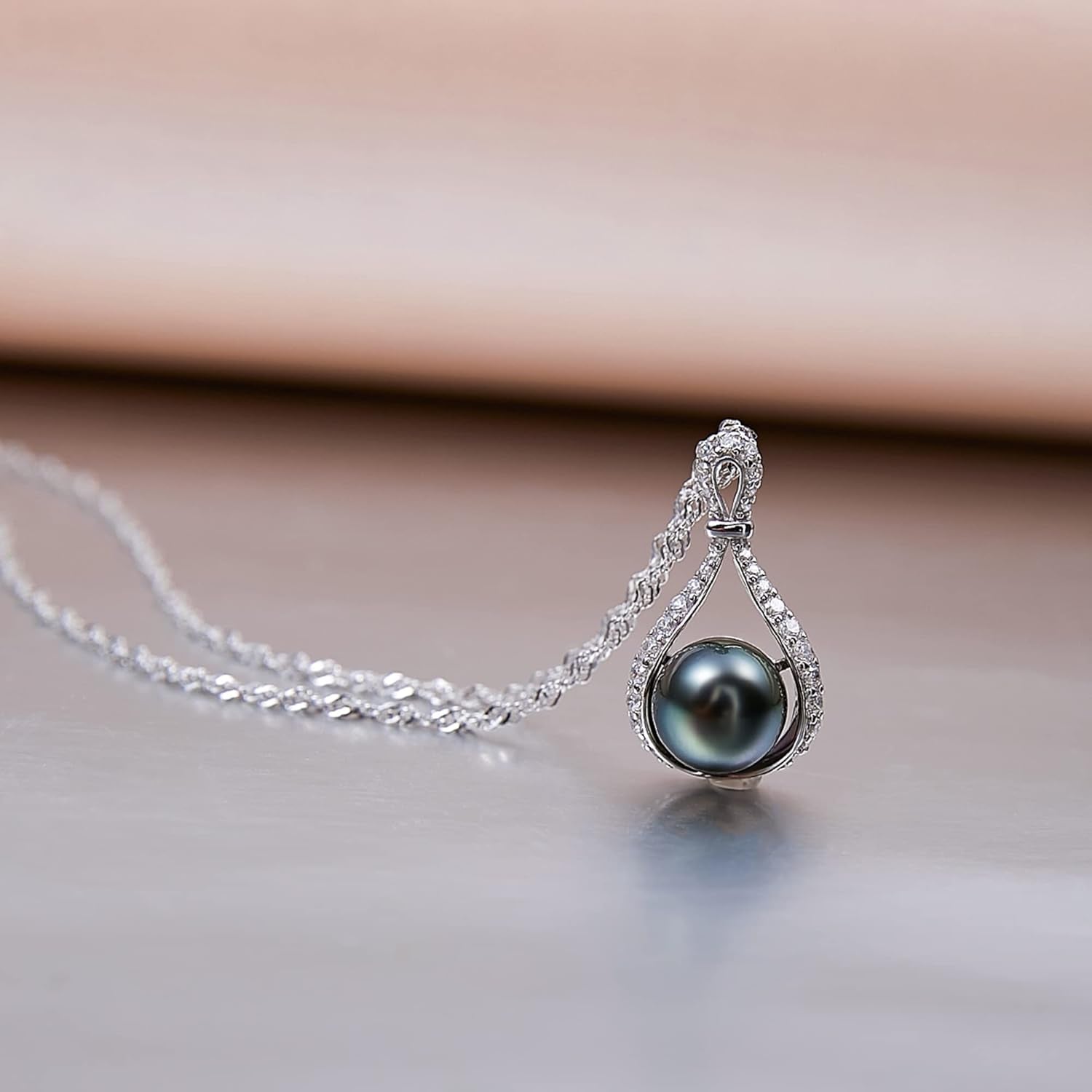 South Sea Cultured Black Pearl Necklace for Women 9-10Mm round AAAA Quality Genuine Tahitian Pearl Emeralds Pendant Necklaces Gift Fot Wife Mom