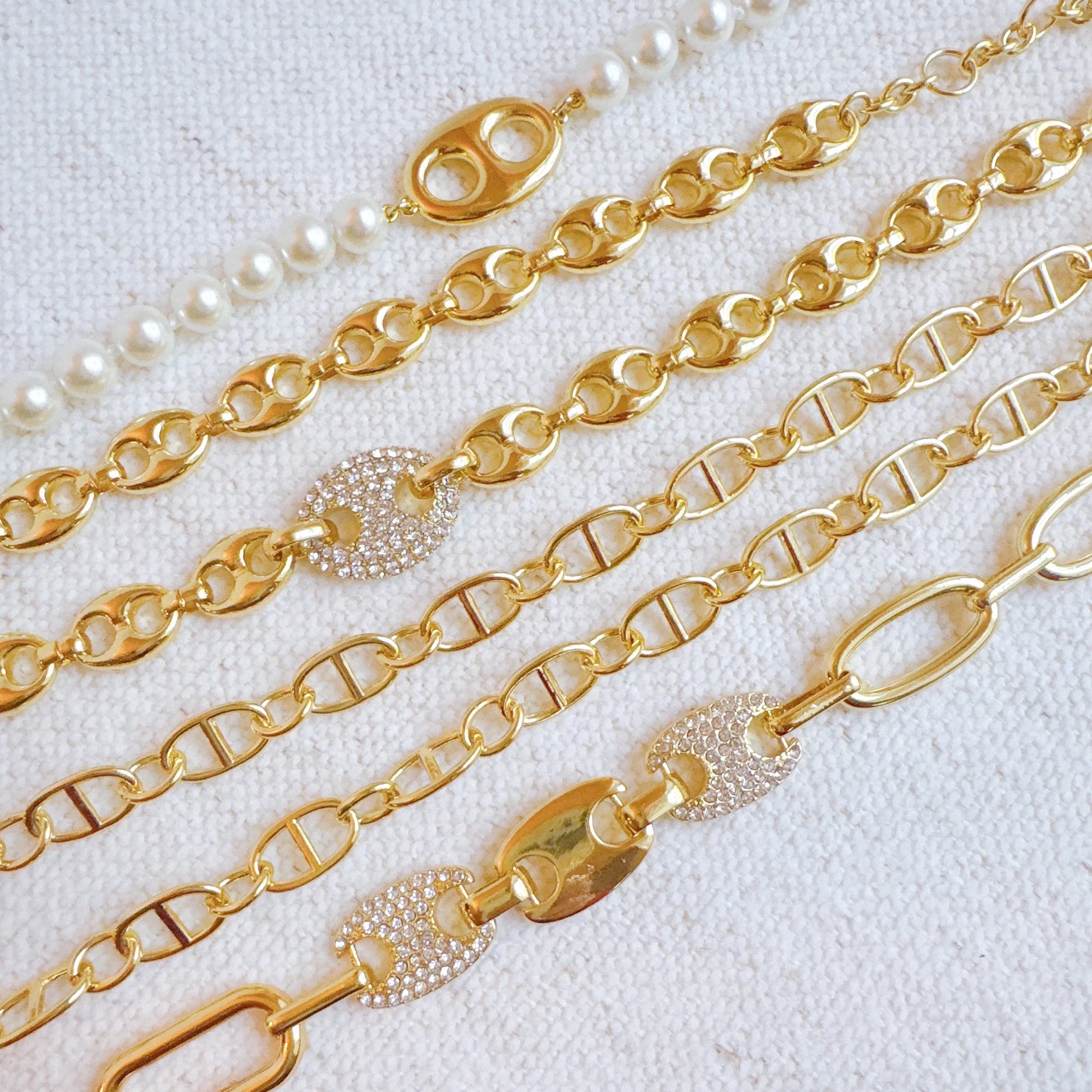 Elegance in Harness Pearl Necklace